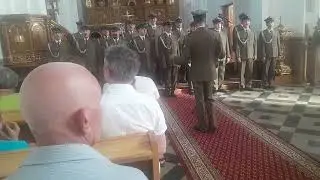 Chór wojskowy śpiewa