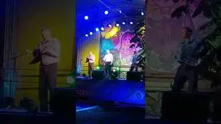 Вечереет- поет Александр Безруков. Гармонь -Алексей Федькин, балалайка- Сергей Сегов.