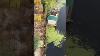 На маленьком плоту . . .