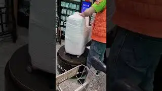 Зачем Вы покупаете чемодан и делаете это с ним? #путешествия