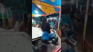 Primeira vez andando de motinha no carrossel - AM