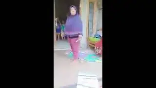 Emak-emak  marah tingkat Dewa.