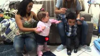 Igor e Luiza dançando a Galinha pintadinha!