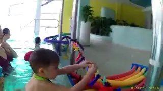 Мы достаём со дна разноцветных рыбок и сушим их;)