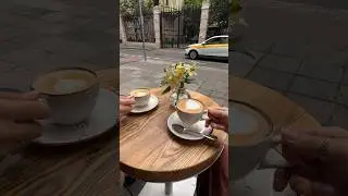 POV : ты с подружкой работаешь, сидя на веранде в центре города ☕️
