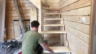 Лестница на 90 градусов с забежными ступенями.