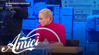 Amici 22 - WAX e il provvedimento disciplinare di Arisa