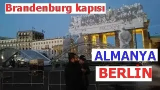 Batı ve doğu Berlin i ayıran yerdeki parke taşları