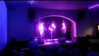 WannaGs – První show
