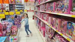 Barbie dolls in Jumbo Ruse