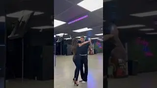 Наши любимые Дэвид и Виктория Бекхэм танцуют сальсу!