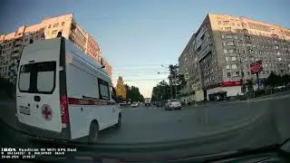 4.2.1 «Объезд препятствия справа» Скорая вырезает и создаёт аварийную ситуацию.