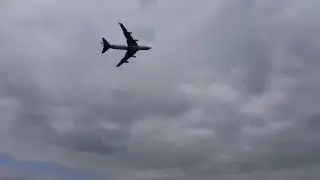 747 Corsair en basse altitude - La Ferté Alais 2016