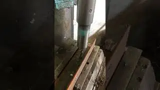 Работа сверлильного станка с противовесом ⚙️