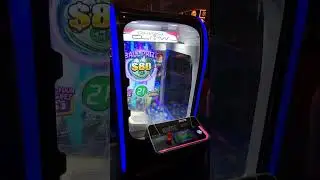 Daughter plays GO GO Claw at the Bellagio Las Vegas #lasvegas #casino #clawmachine