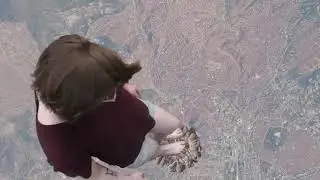 Bored Giantess walks on Rockz