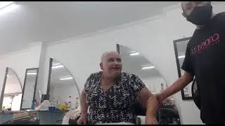 Mais uma mulher careca
