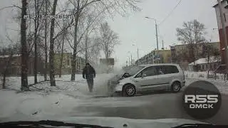 Столкновение с деревом, Омск (11.12.2017)