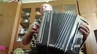 Куда бежишь тропинка милая.