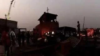 7-й час хождения по баржам в ДР Конго...