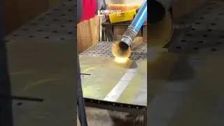 Лазерная чистка металла в замедленном видео.