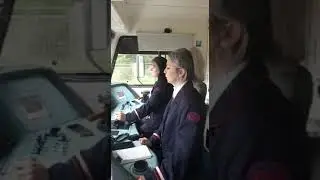 Дождались смены, парни могут расслабиться....