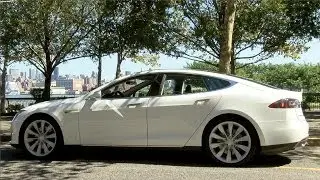 Tesla Plans Gigafactory to Make Batteries for 500,000 Cars a Year