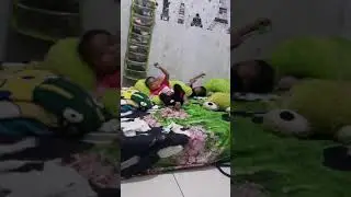Baby El acak - acak Kamar Tante Ul