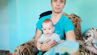 Сынуля развлекается как может