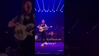 Катя Пицентий на гитаре