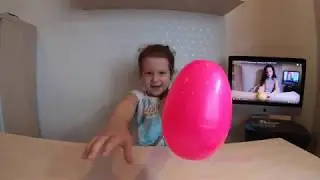 Распаковала яйца с сюрпризами Hatchimals. Unpacked eggs with surprises Hatchimals.