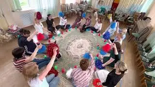 Игровая модель И. Бармина шуршалками  и стаканчики