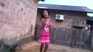Menina dancando