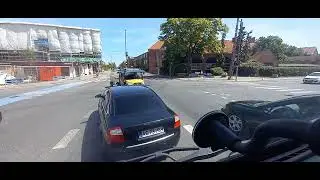 Kvinde med barn bag på cyklen, over for sent gult, kunne have været to dødsfald.