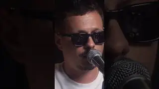 Мощно зачитал, залетел на бит.