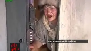 Ебанутая бабка обливает всех мочой с говном!
