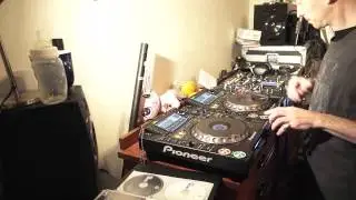 DJ LESSON  ON MIXING DIFFERENT STYLES AND BPM'S YET STILL KEEPING THE FLOW, VIBE