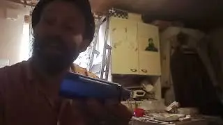 Bartos elektromos cigit eszik!