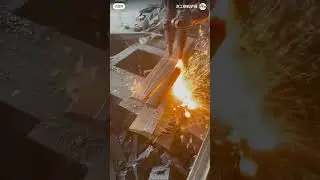 делают наковальню при помощи плазмы. из бу  рельсов.
