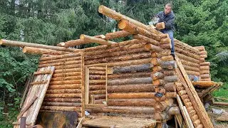 ПОДНЯЛИ ИЗБУ НА ПАРУ ВЕНЦОВ | НАЧАЛАСЬ ГРОЗА, ПРЯТАЛИСЬ В ПАЛАТКЕ | Разобрали дверь