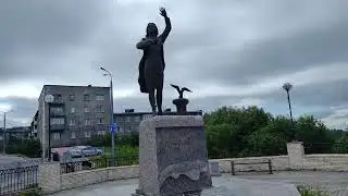 Мурманск, цветëт сирень...( Халатина 23 ).