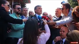 Abdullah Gül'den Cami Önünde Siyaset Göndermesi