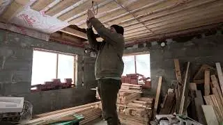 230 ДОДЕЛАЛ РЕМОНТ В СТАРОМ ДЕРЕВЕНСКОМ  ДОМЕ  И НАЧАЛ СТРОИТЬ НОВЫЙ# ОНА ПРИШЛА -34