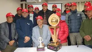 अध्यक्ष धुर्ब आचार्य -स्वर्ण लेपन१५ के.जि को ट्रफी अनावरण/मदन भण्डारी इन्डाे-नेपाल भलिबल प्रतियोगिता