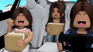 Moving To Our NEW SPRING HOME! *ORDERING PIZZA! WATCH TILL THE END!* Voiced Roblox Bloxburg Roleplay