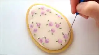 How to use the royal icing wet-on-wet technique on a cookie