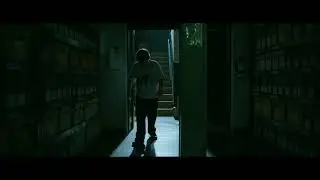 Пеннивайз запугивает Бена Хэнска.