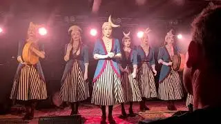 spoken girls 25 12 2022