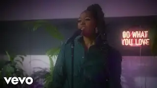 Jazmine Sullivan - Girl Like Me (From The Tonight Show Starring Jimmy Fallon)