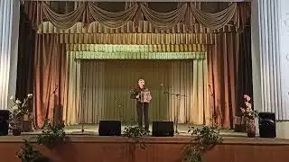 100%-ная женщина. Розы алые. На концерте в честь женского дня 8 марта. ДК  Козенки.